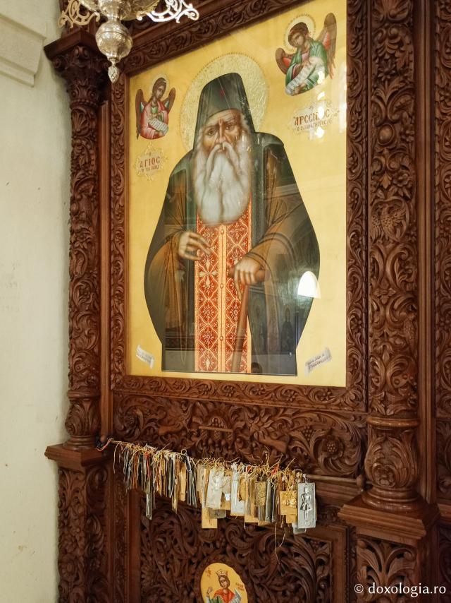 Pe urmele Sfântului Cuvios Arsenie din Paros, la Mănăstirea „Schimbarea la Față”