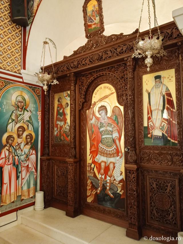 Pe urmele Sfântului Cuvios Arsenie din Paros, la Mănăstirea „Schimbarea la Față”