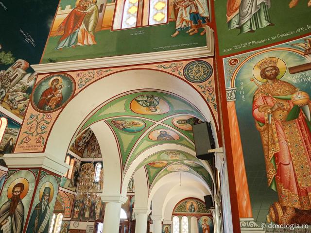 Pe urmele Sfântului Cuvios Arsenie din Paros, la Mănăstirea „Schimbarea la Față”