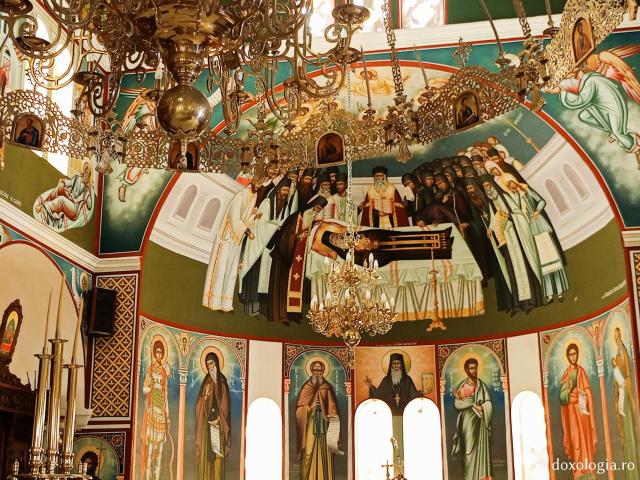 Pe urmele Sfântului Cuvios Arsenie din Paros, la Mănăstirea „Schimbarea la Față”