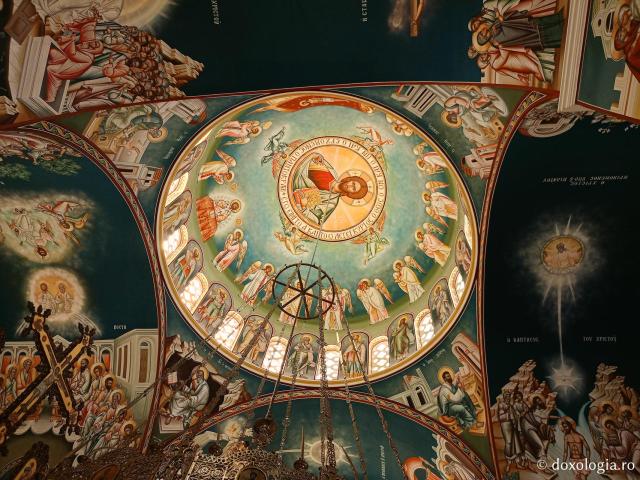 Pe urmele Sfântului Cuvios Arsenie din Paros, la Mănăstirea „Schimbarea la Față”