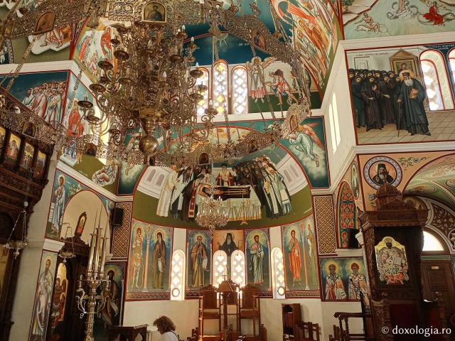 Pe urmele Sfântului Cuvios Arsenie din Paros, la Mănăstirea „Schimbarea la Față”