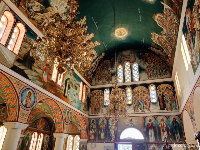 Pe urmele Sfântului Cuvios Arsenie din Paros, la Mănăstirea „Schimbarea la Față”