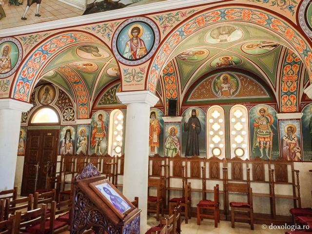 Pe urmele Sfântului Cuvios Arsenie din Paros, la Mănăstirea „Schimbarea la Față”