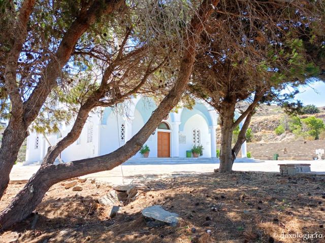 Pe urmele Sfântului Cuvios Arsenie din Paros, la Mănăstirea „Schimbarea la Față”