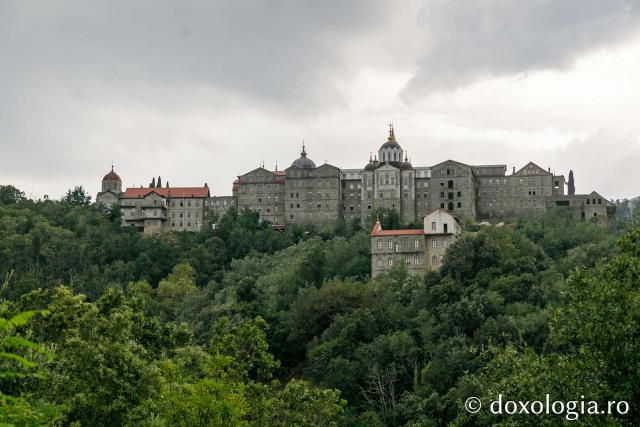 Pași de pelerin la Chilia „Axion Estin” din Athos