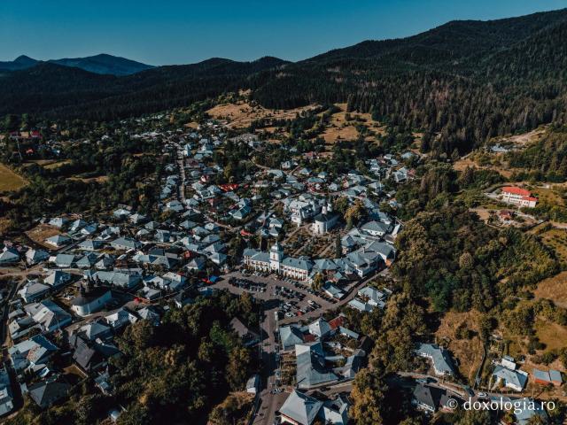 Sfânta Liturghie cu ocazia proclamării canonizării Sfintelor Cuvioase Nazaria, Olimpiada și Elisabeta (Safta) Brâncoveanu de la Văratec