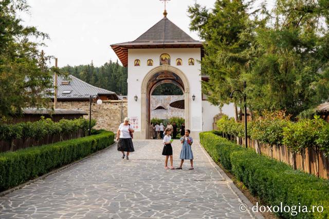 Priveghere în cinstea Sfintei Cuvioase Teodora la Mănăstirea Sihăstria