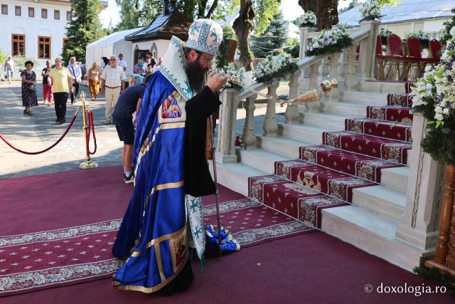 Bucurați-vă, Sfintelor ocrotitoare ale Văratecului – priveghere în cinstea Sfintelor Cuvioase Nazaria, Olimpiada și Elisabeta de la Văratec