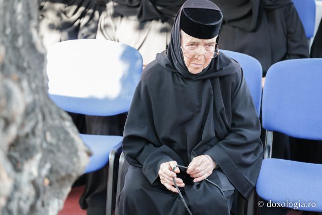 Bucurați-vă, Sfintelor ocrotitoare ale Văratecului – priveghere în cinstea Sfintelor Cuvioase Nazaria, Olimpiada și Elisabeta de la Văratec
