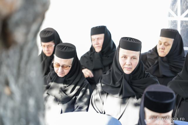 Bucurați-vă, Sfintelor ocrotitoare ale Văratecului – priveghere în cinstea Sfintelor Cuvioase Nazaria, Olimpiada și Elisabeta de la Văratec
