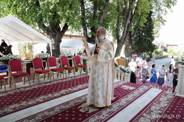 Bucurați-vă, Sfintelor ocrotitoare ale Văratecului – priveghere în cinstea Sfintelor Cuvioase Nazaria, Olimpiada și Elisabeta de la Văratec