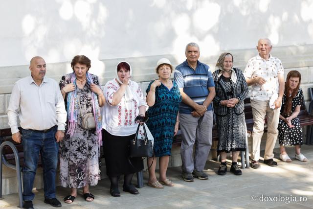 Bucurați-vă, Sfintelor ocrotitoare ale Văratecului – priveghere în cinstea Sfintelor Cuvioase Nazaria, Olimpiada și Elisabeta de la Văratec