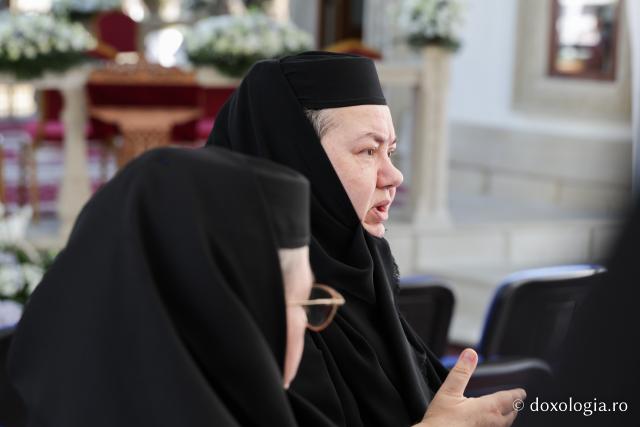 Bucurați-vă, Sfintelor ocrotitoare ale Văratecului – priveghere în cinstea Sfintelor Cuvioase Nazaria, Olimpiada și Elisabeta de la Văratec