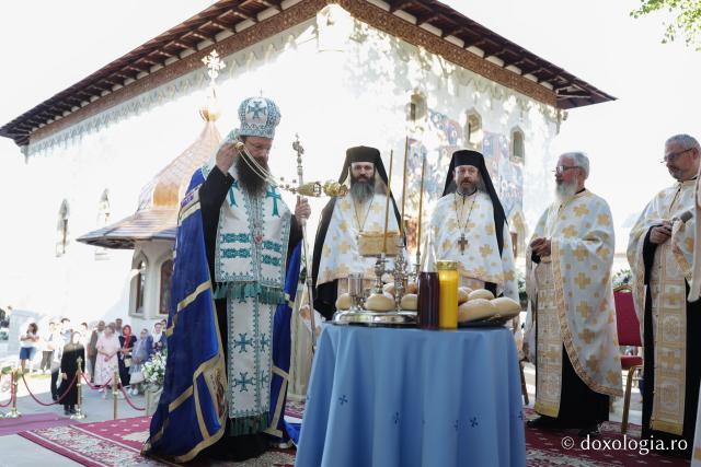 Bucurați-vă, Sfintelor ocrotitoare ale Văratecului – priveghere în cinstea Sfintelor Cuvioase Nazaria, Olimpiada și Elisabeta de la Văratec