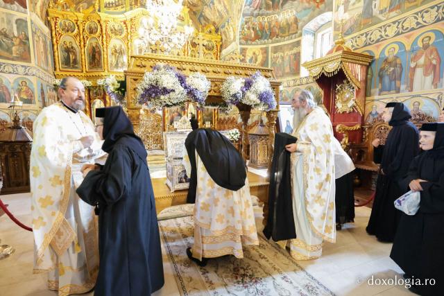 Proclamarea locală a canonizării Sfintelor Cuvioase Nazaria, Olimpiada și Elisabeta (Safta) Brâncoveanu de la Văratec
