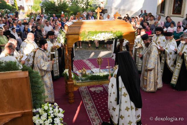 În rugăciune, alături de Maica Domnului – Prohodul Maicii Domnului la Mănăstirea Văratec