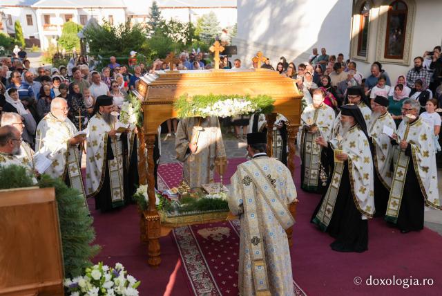 În rugăciune, alături de Maica Domnului – Prohodul Maicii Domnului la Mănăstirea Văratec