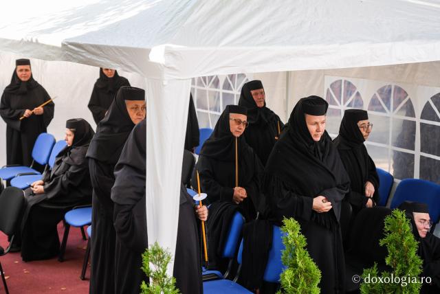 În rugăciune, alături de Maica Domnului – Prohodul Maicii Domnului la Mănăstirea Văratec