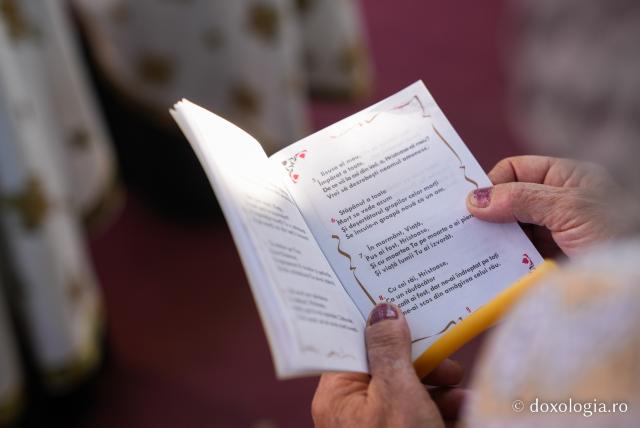 În rugăciune, alături de Maica Domnului – Prohodul Maicii Domnului la Mănăstirea Văratec