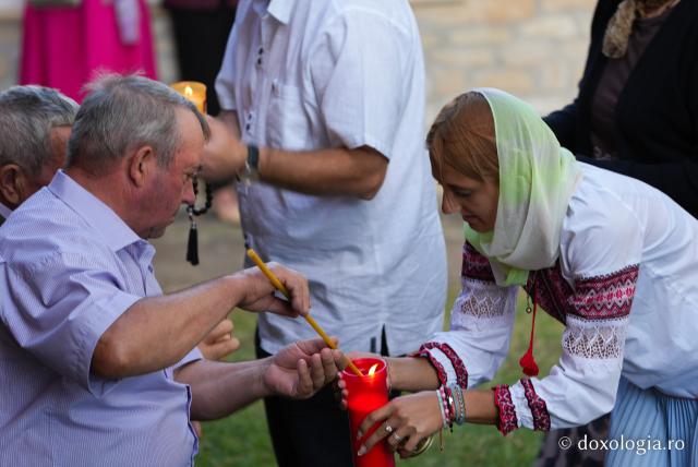 În rugăciune, alături de Maica Domnului – Prohodul Maicii Domnului la Mănăstirea Văratec