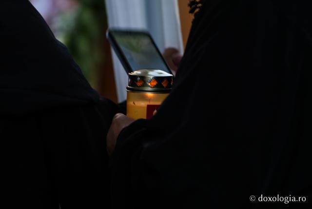 În rugăciune, alături de Maica Domnului – Prohodul Maicii Domnului la Mănăstirea Văratec