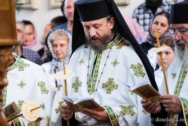 În rugăciune, alături de Maica Domnului – Prohodul Maicii Domnului la Mănăstirea Văratec
