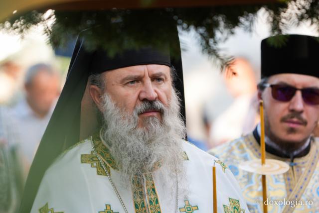 În rugăciune, alături de Maica Domnului – Prohodul Maicii Domnului la Mănăstirea Văratec