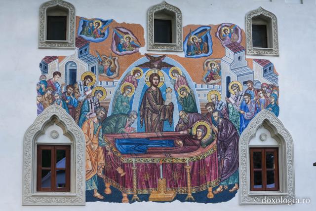 În rugăciune, alături de Maica Domnului – Prohodul Maicii Domnului la Mănăstirea Văratec