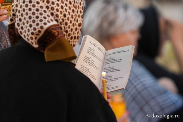 În rugăciune, alături de Maica Domnului – Prohodul Maicii Domnului la Mănăstirea Văratec