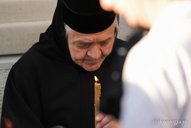 În rugăciune, alături de Maica Domnului – Prohodul Maicii Domnului la Mănăstirea Văratec