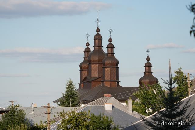 În rugăciune, alături de Maica Domnului – Prohodul Maicii Domnului la Mănăstirea Văratec