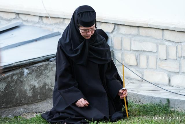 În rugăciune, alături de Maica Domnului – Prohodul Maicii Domnului la Mănăstirea Văratec