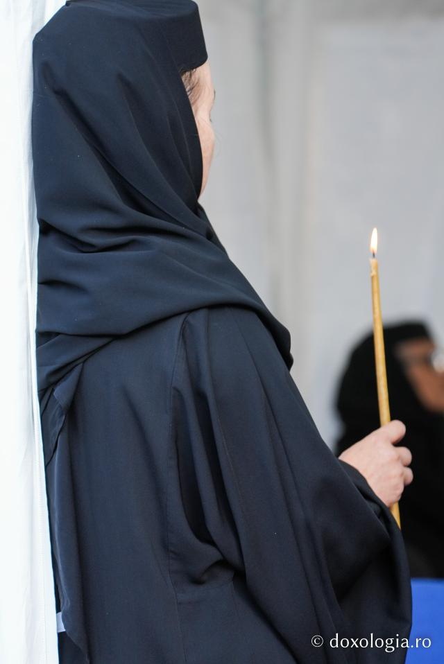 În rugăciune, alături de Maica Domnului – Prohodul Maicii Domnului la Mănăstirea Văratec