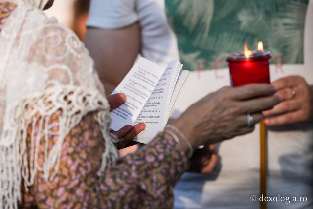 În rugăciune, alături de Maica Domnului – Prohodul Maicii Domnului la Mănăstirea Văratec