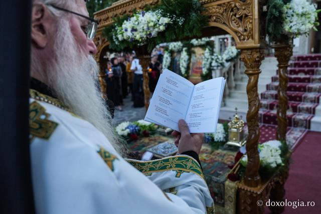 În rugăciune, alături de Maica Domnului – Prohodul Maicii Domnului la Mănăstirea Văratec