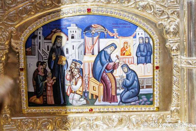Racla cu moaștele Sfântului Cuvios Iosif de la Văratec