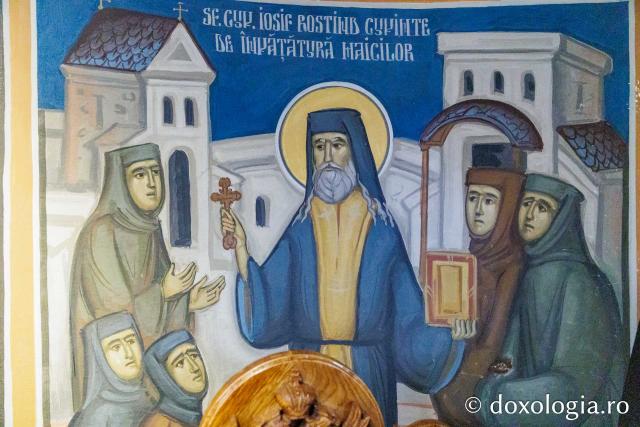 Racla cu moaștele Sfântului Cuvios Iosif de la Văratec