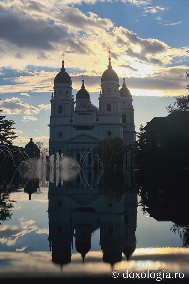 (Foto) „Vederi cu SENS”:  Credința surprinsă în vacanță – Ziua Mondială a Fotografiei 