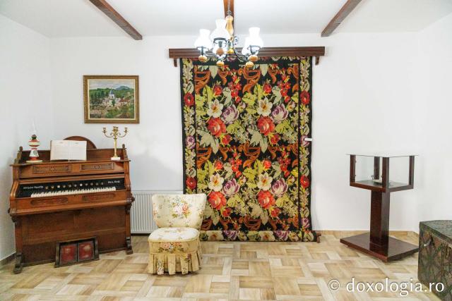 Salonul „Safta Brâncoveanu” de la Mănăstirea Văratec