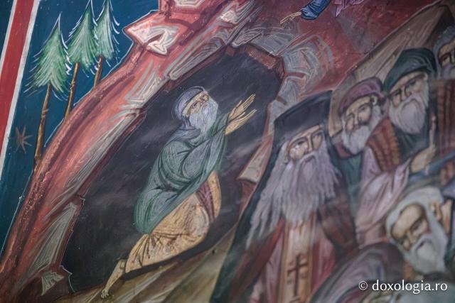 Racla cu moaștele Sfântului Cuvios Onufrie de la Vorona de la Mănăstirea Sihăstria Voronei din județul Botoșani