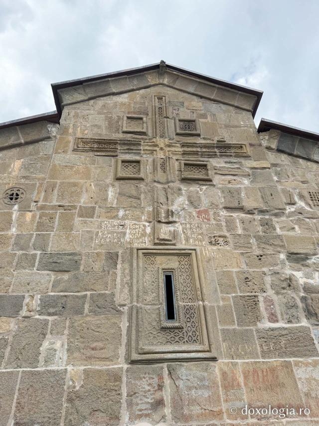 Gergeti, o biserică-simbol a Georgiei la 2.170 de metri altitudine