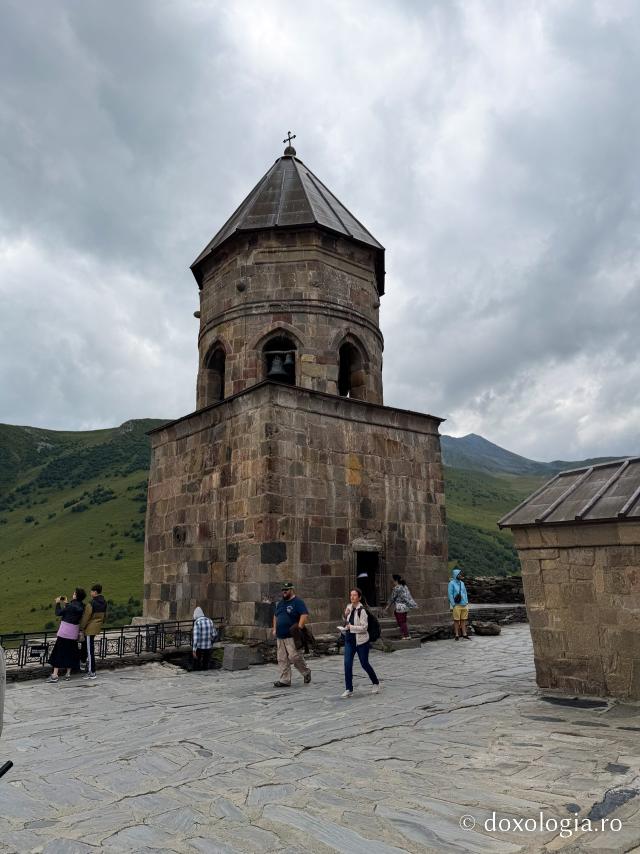 Gergeti, o biserică-simbol a Georgiei la 2.170 de metri altitudine