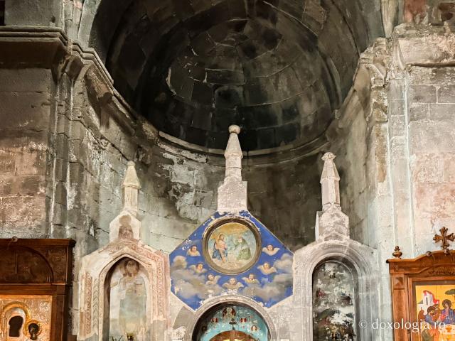 Gergeti, o biserică-simbol a Georgiei la 2.170 de metri altitudine