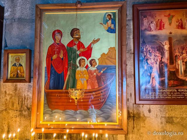  Gergeti, o biserică-simbol a Georgiei la 2.170 de metri altitudine