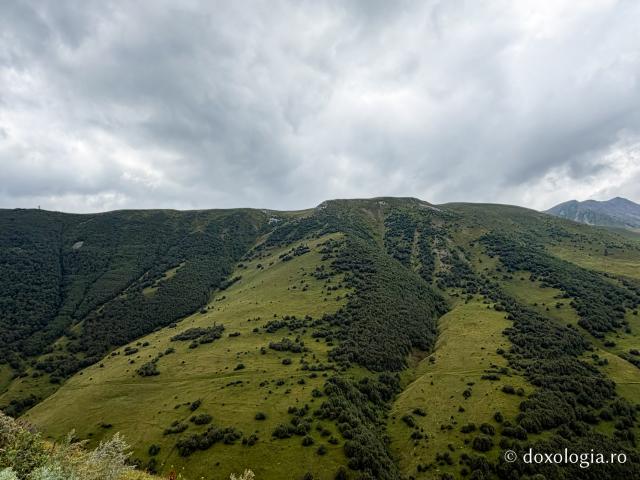 Gergeti, o biserică-simbol a Georgiei la 2.170 de metri altitudine