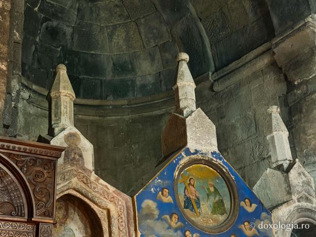 Gergeti, o biserică-simbol a Georgiei la 2.170 de metri altitudine