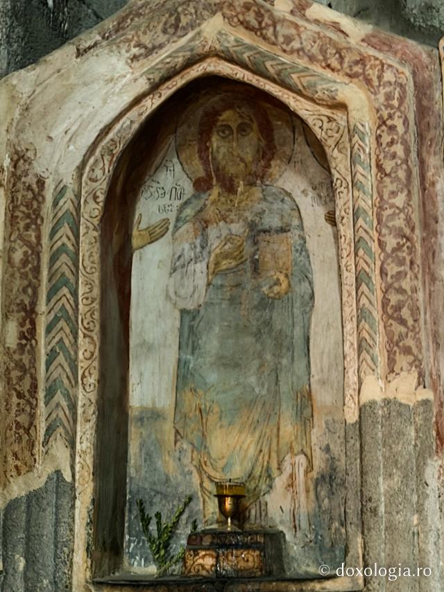 Gergeti, o biserică-simbol a Georgiei la 2.170 de metri altitudine