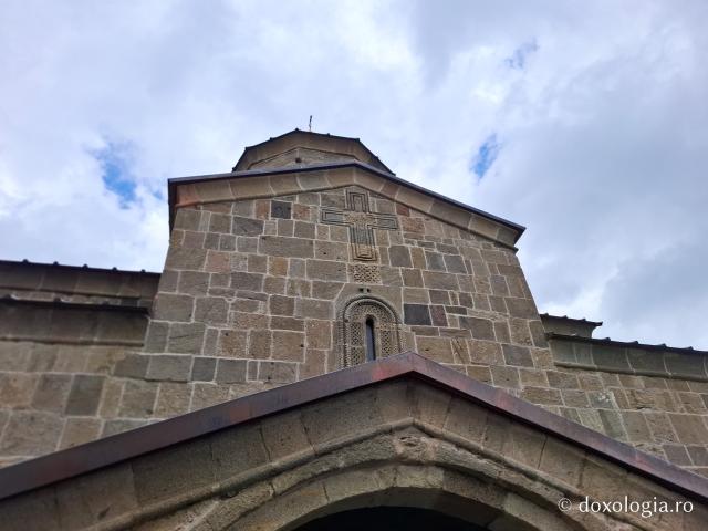 Gergeti, o biserică-simbol a Georgiei la 2.170 de metri altitudine