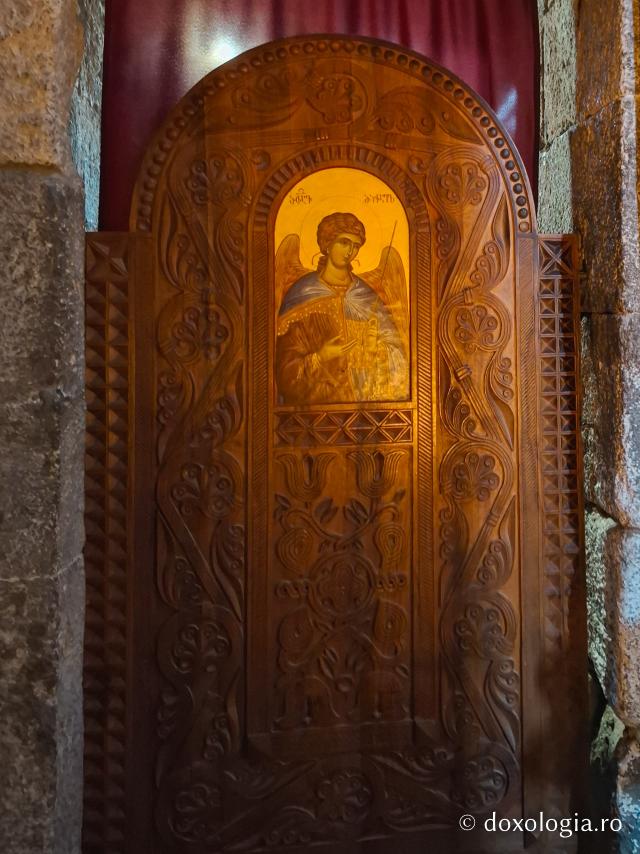 Gergeti, o biserică-simbol a Georgiei la 2.170 de metri altitudine
